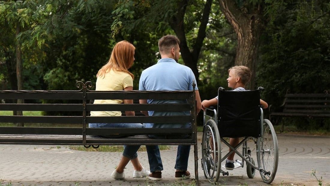 В Приморье семьям с детьми-инвалидами до 23 лет сохраняется право на помощь